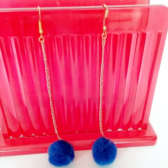 🎈3/$8 Silver or Gold Chain Pom pom Earing - Picture 5 of 6